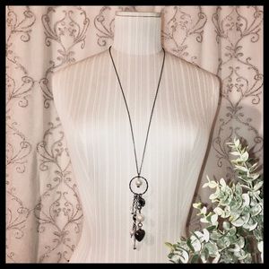 NECKLACE • CHARCOAL PEARLS & HEARTS